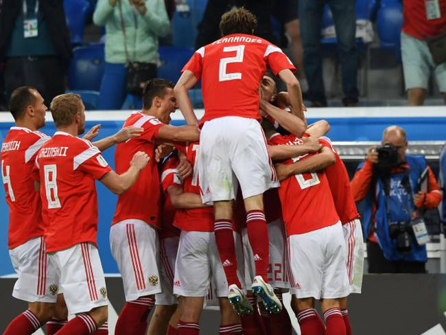 Rusia venció 3-1 a Egipto y quedó a un paso de los octavos de final