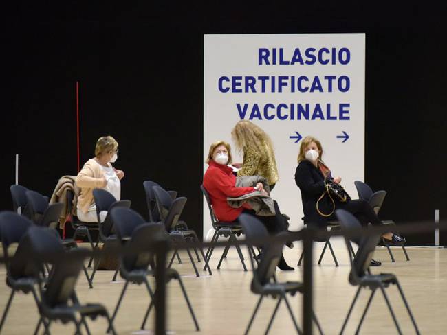 Centro de vacunación en Italia 
