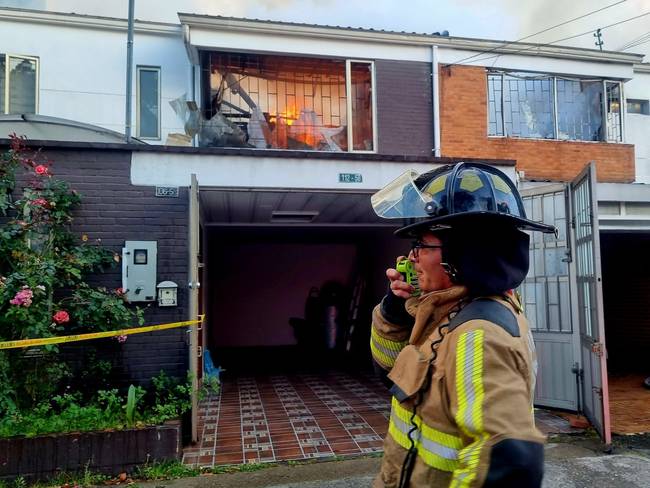 Incendio afecta tres viviendas en Bogotá - Cortesía Bomberos
