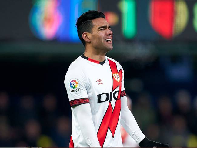 Falcao se lamenta durante el partido ante el Villarreal / Getty Images.