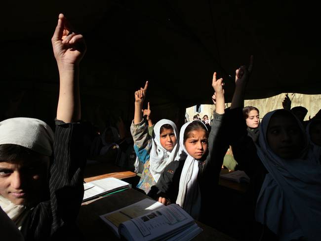KABUL-AFGHANISTAN-NOVEMBER 22:  Afghan girls raise their hands during english class at the Bibi Mahroo high school in Kabul, Afghanistan. (Photo by Paula Bronstein /Getty Images)