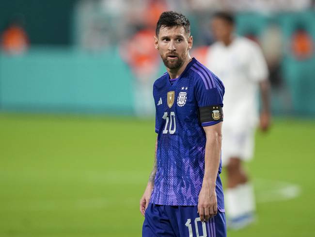 MIAMI GARDENS, FLORIDA - SEPTEMBER 23: Forward Lionel Messi #10 of Argentina looks on during the international friendly match between Honduras and Argentina at Hard Rock Stadium on September 23, 2022 in Miami Gardens, Florida. (Photo by Eric Espada/Getty Images)