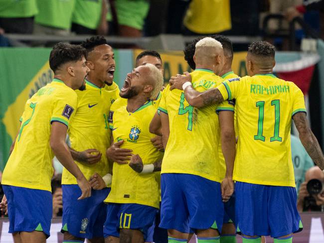 Celebración de Brasil en el segundo gol ante Corea del Sur (Photo by Sebastian Frej/MB Media/Getty Images)