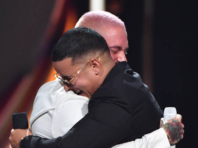 El emotivo discurso de Daddy Yankee para J Balvin en los Premios Lo Nuestro