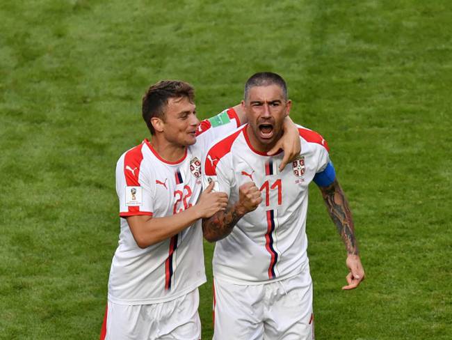 Con golazo de Kolarov, Serbia debuta con triunfo