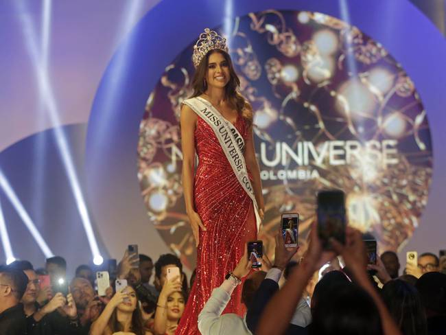 Camila Avella posa al ganar el concurso Miss Universe Colombia 2023, el 2 de septiembre de 2023, en Barranquilla. Avella es la primera Miss Universe nacional que gana estando casada y con una hija. EFE/ Ricardo Maldonado Rozo