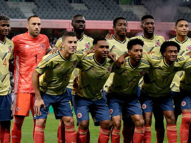 El Feyenoord emula el diseño ‘exclusivo’ de la camiseta de Colombia