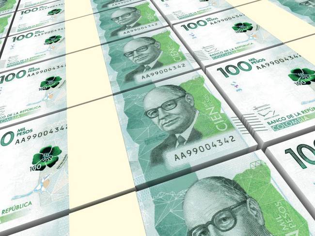 Aumentan denuncias en redes por billetes falsos de $100.000 pesos: ¿cómo identificarlos?