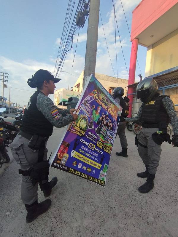 L’Agenzia per la Protezione Ambientale di Cartagena e la Guardia Ambientale hanno smantellato gli avvisi affissi nei luoghi pubblici
