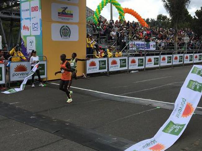 El keniata Soi con un tiempo de 1:05:27 se coronó campeón de la Media Maratón de Bogotá / MMP 2022