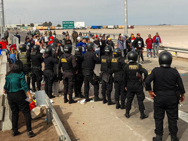 Migrantes varados entre Chile y Perú. Foto: Getty Images.
