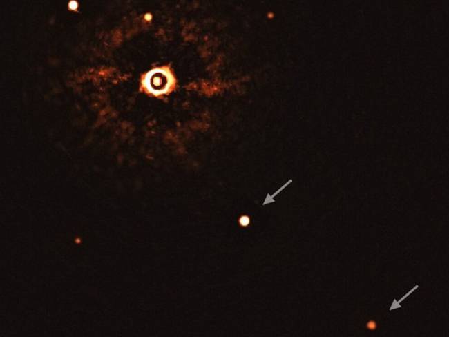 Primera imagen de un sistema planetario múltiple alrededor de una estrella de tipo solar