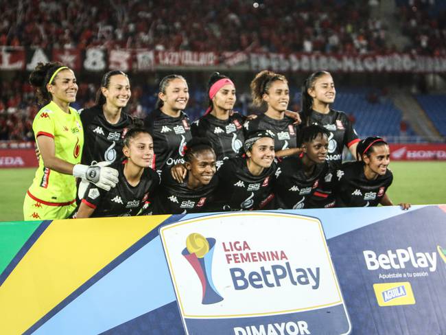 Foto de las inicialistas en la gran final de la Liga Femenina. / Foto: @LeonasSantaFe