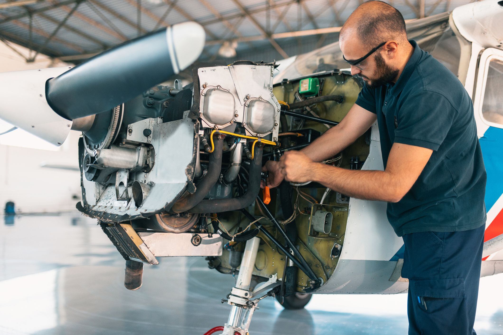 Cu nto gana un tecn logo en mantenimiento de aviones As podr a