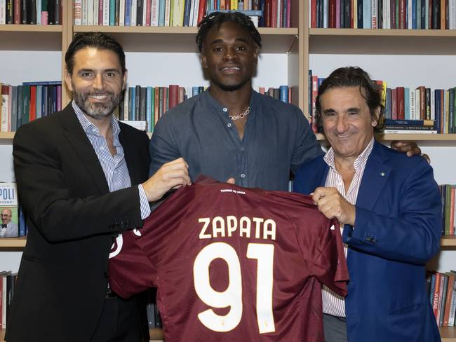 Duván Zapata tras su llegada al Torino| Foto: Torino FC (Twitter)