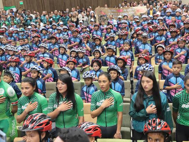 MinDeporte y Nairo Quintana entregaron Bicicletas para Escuelas deportivas  en Boyacá