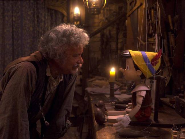 Tom Hanks interpreta al carpintero Geppetto