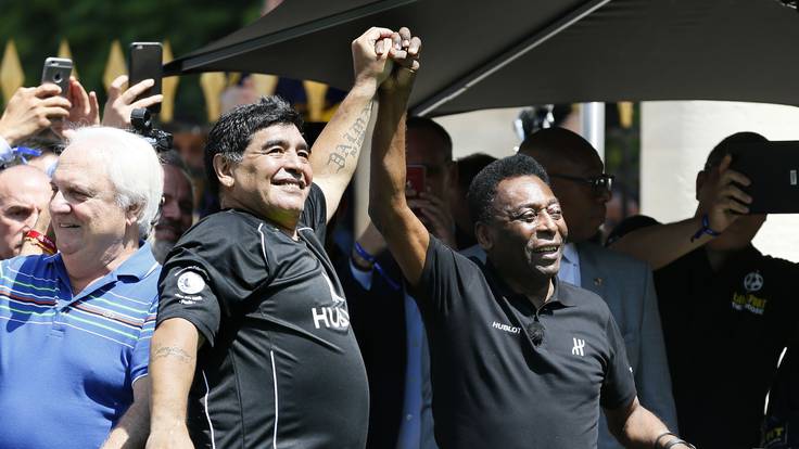 Diego Maradona junto a Pelé