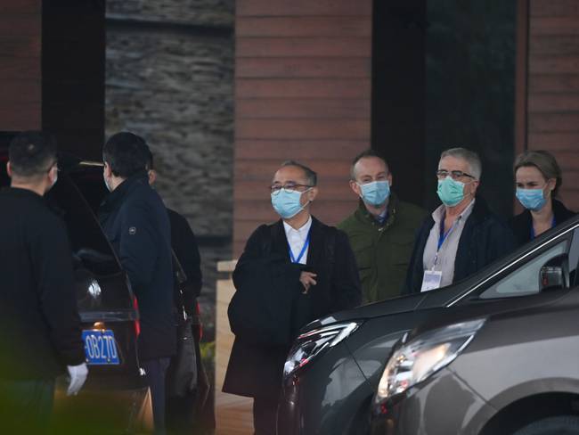 Misión OMS visita hospital de Wuhan que recibió a primeros enfermos COVID