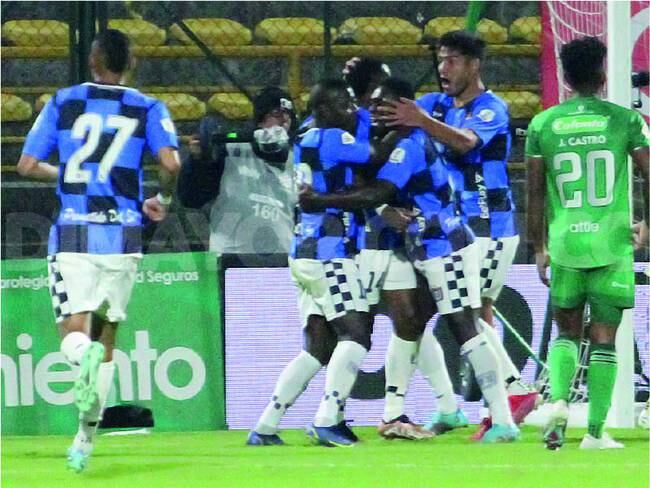 Los jugadores del Boyacá Chicó celebran uno de sus dos goles en Techo / Colprensa.