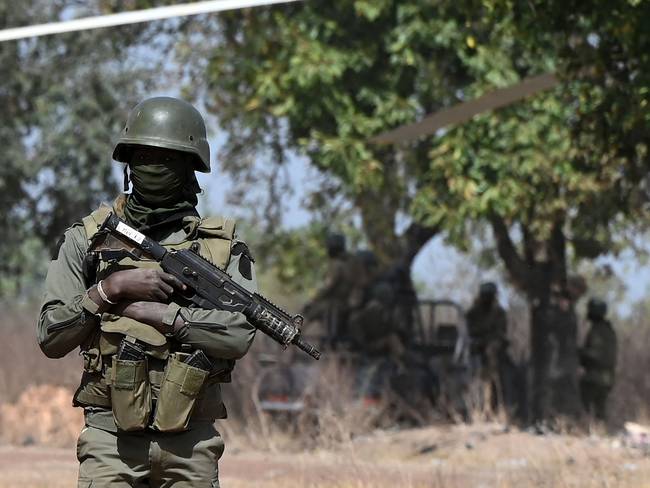 Patrulla militar en la frontera entre Burkina Faso y Mali.