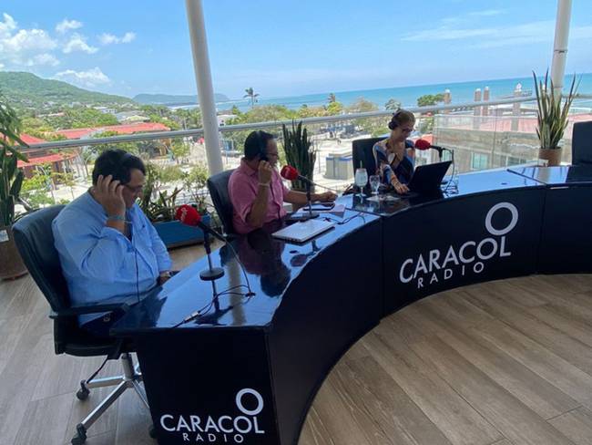 Emisión especial del noticiero de Caracol Radio en Puerto Colombia