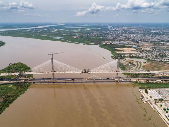 Panorámica del nuevo puente Pumarejo.