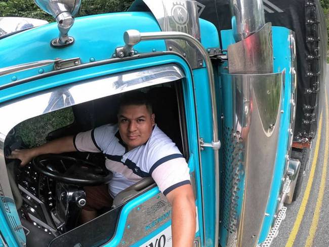 Albeiro León es el &#039;youtuber&#039; camionero