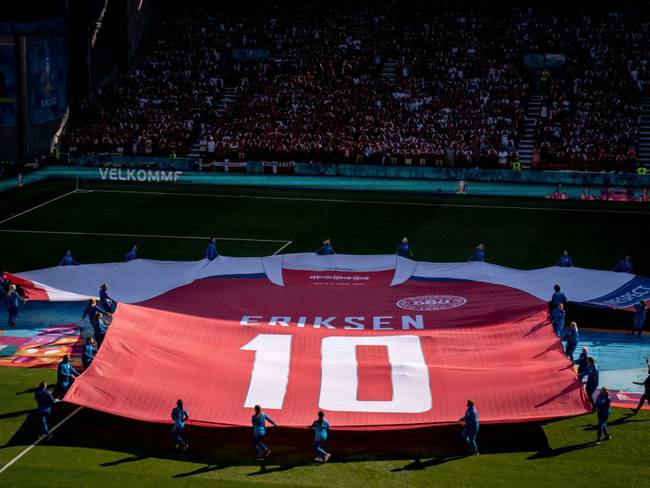 El volante del Inter de Milán fue homenajeado en el más reciente partido de Dinamarca.