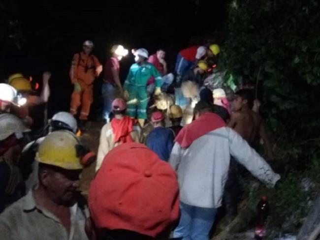 Rescate de mineros atrapados por un deslizamiento de tierra