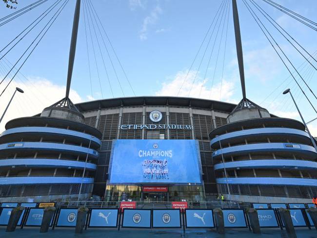 El Etihad Stadium luce la imagen del Manchester City campeón.