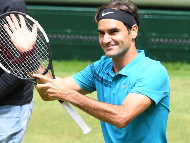 Federer clasifica a la final de Halle y apunta al título 99 de su carrera