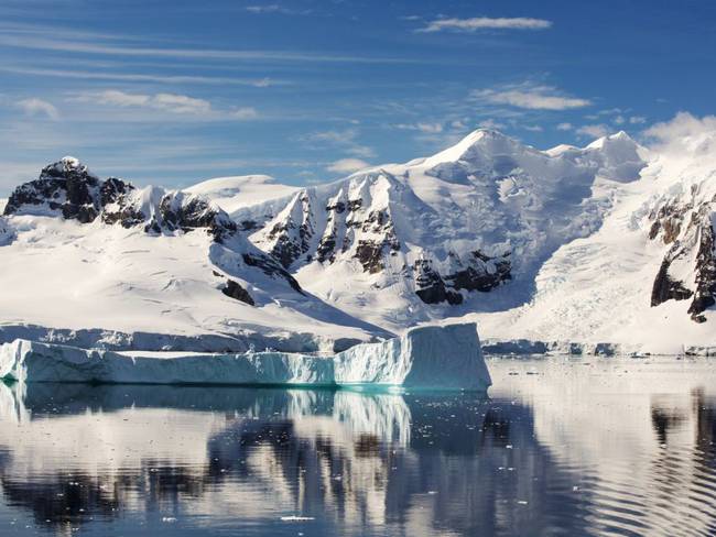 Ola de calor en el Ártico supera temperaturas y destruye el hielo marino