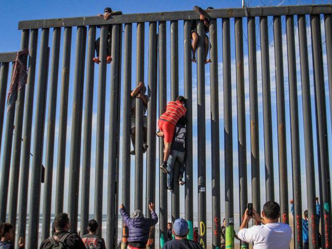 Texas continuará construcción de muro fronterizo con México