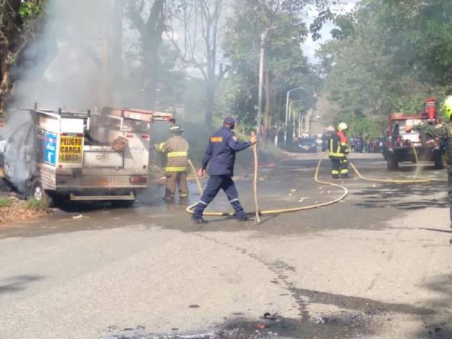 Hombres armados incineraron vehículo de Afinia en el sur de Córdoba