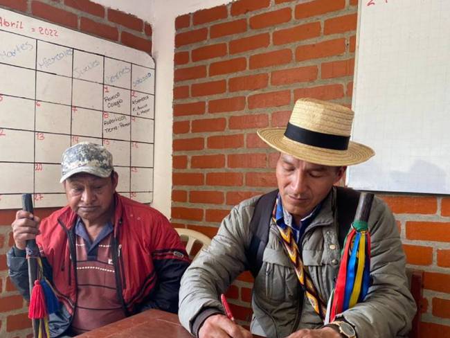 Reunión entre autoridades ambientales e indígenas en el Cauca. Foto: Cortesía CRC. 