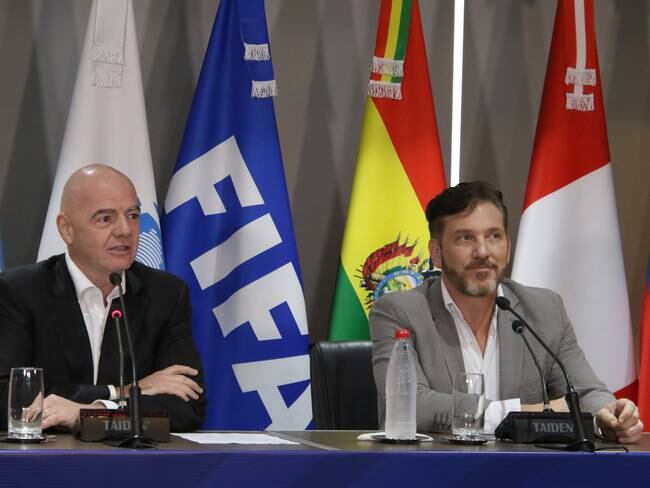 Gianni Infantino, presidente de la FIFA y Alejandro Domínguez, presidente de la Conmebol