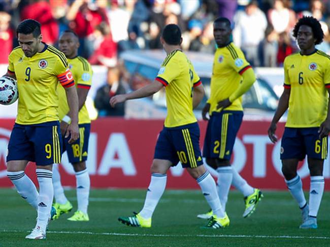 Colombia complica su futuro en Copa y la afición se decepciona con el debut