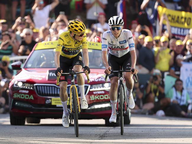 Jonas Vingegaard junto con Tadej Pogacar en la etapa 15 del Tour. (Photo by Jean Catuffe/Getty Images)