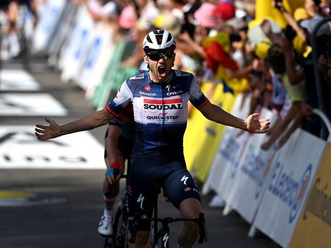 Kasper Asgreen celebra la victoria en la etapa 18 del Tour. (Photo by Tim de Waele/Getty Images)