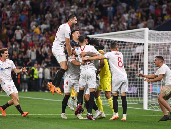 Sevilla celebra el título de la Europa League tras imponerse ante Roma (Photo by Seb Daly - Sportsfile/UEFA via Getty Images)