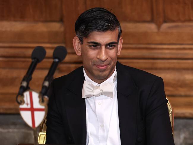 London (United Kingdom), 13/11/2023.- British Prime Minister Rishi Sunak looks on at the Lord Mayor&#039;s Banquet in London, Britain, 13 November 2023. The Lord Mayor&#039;s Banquet is an annual ceremony that marks the change of Lord Mayors of the City of London. The event includes speeches from the British Prime Minister, the Archbishop of Canterbury, the Lord Chancellor and the Lord Mayor about major world affairs and the City of London&#039;s future. (Obispo, Reino Unido, Londres) EFE/EPA/ISABEL INFANTES