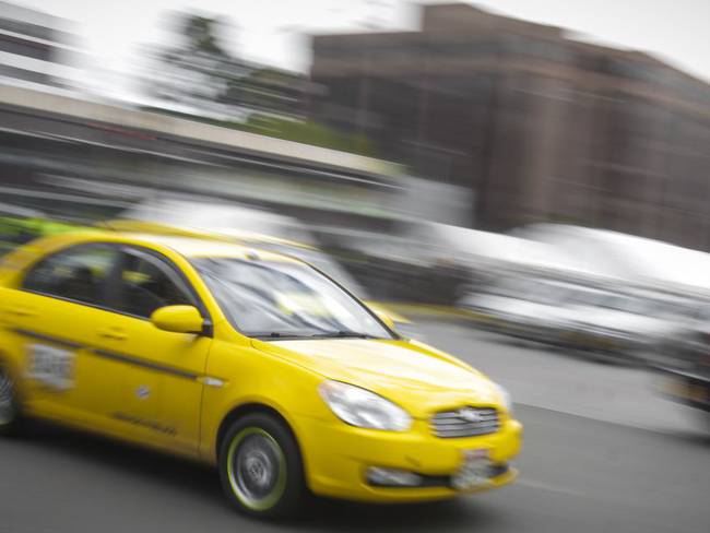 &quot;El malestar es la prestación de servicio público en carros particulares&quot;: Sindicato Taxis Bogotá