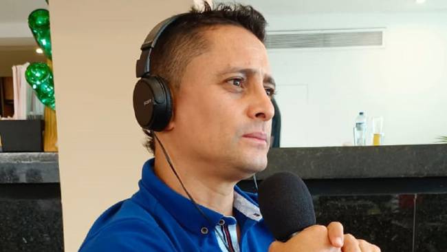 Giovanni Hernández, exjugador de la Selección Colombia, invitado a El VBar de Caracol Radio.