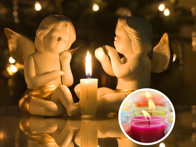Dos elementos junto a una vela blanca y velas de diferentes colores (Getty Images)