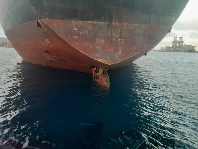 Tres migrantes de origen africano sobrevivieron en la pala del timón de un buque petrolero durante 11 días