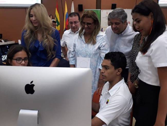 Amazon Web Services capacitará a 2.000 jóvenes de Barranquilla