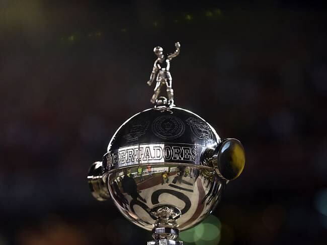 Trofeo de la Copa Libertadores (Photo by Amilcar Orfali/LatinContent via Getty Images)