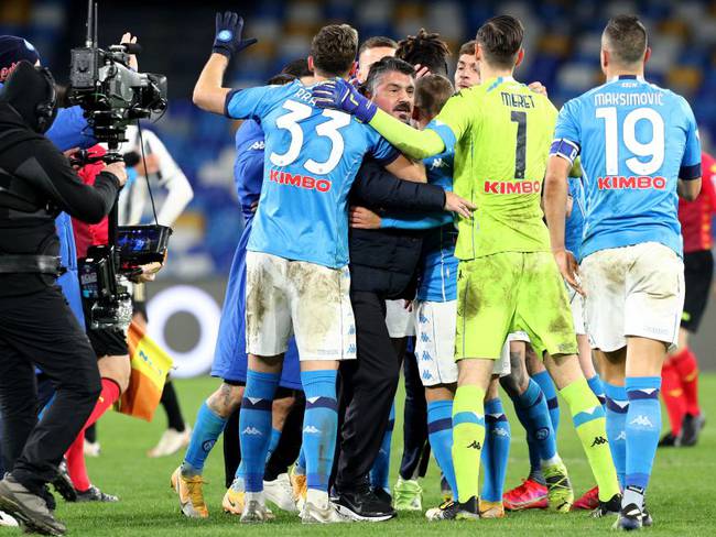 Los jugadores del Napoli festejan junto a Gattuso el triunfo sobre la Juventus.