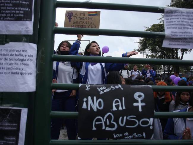 Siguen protestas en el colegio Venecia donde denunciaron presunto profesor abusador  
 